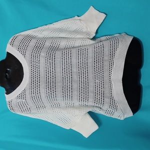 Love ❤️ Chesley. Women's White Knitted 3/4 Sleeve Sweater. Size M